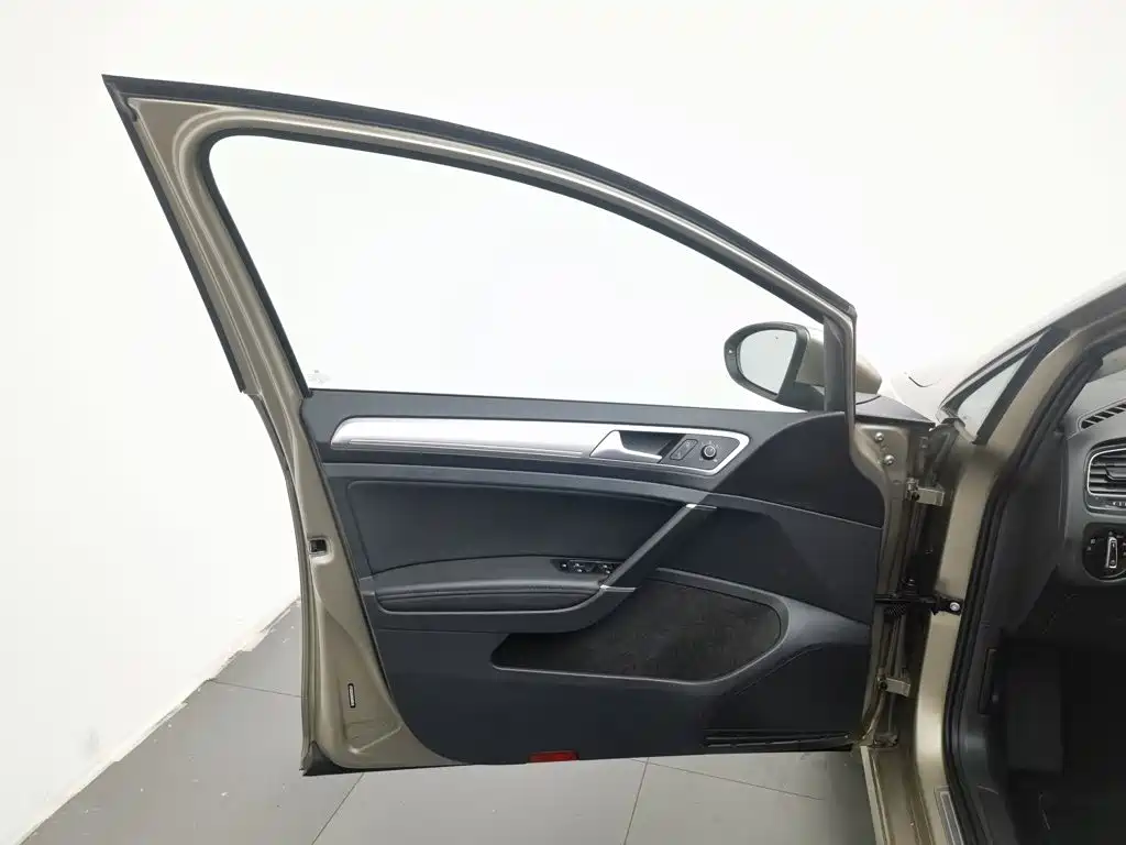 Фото 8 - Volkswagen Golf
