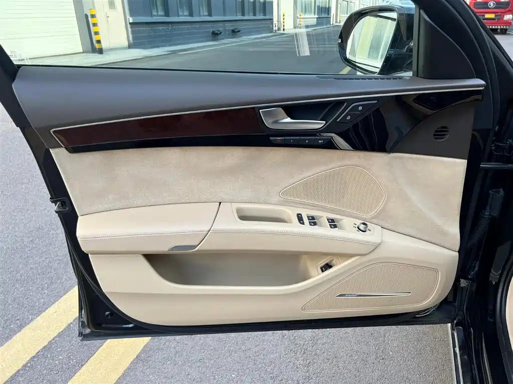 Audi A8 2012 A8L 45 TFSI quattro Luxury фото 9