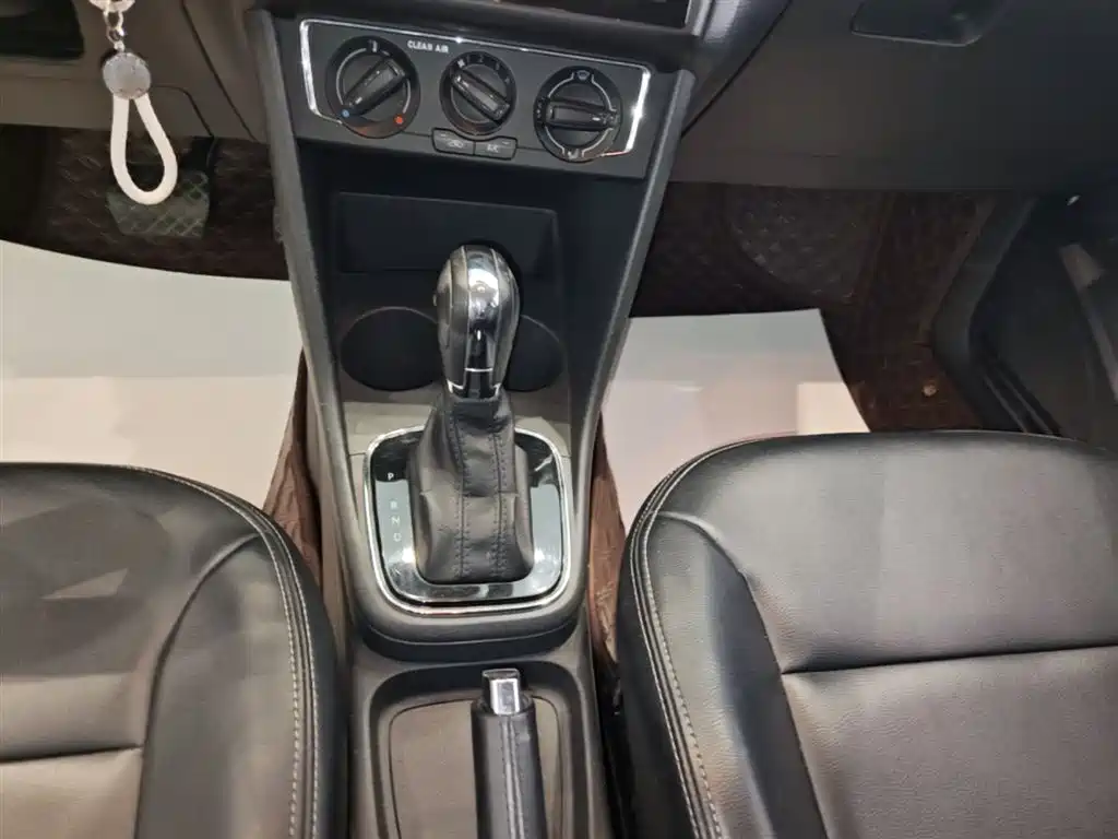 Volkswagen Polo 2016 1.6L Automatic Comfort фото 14