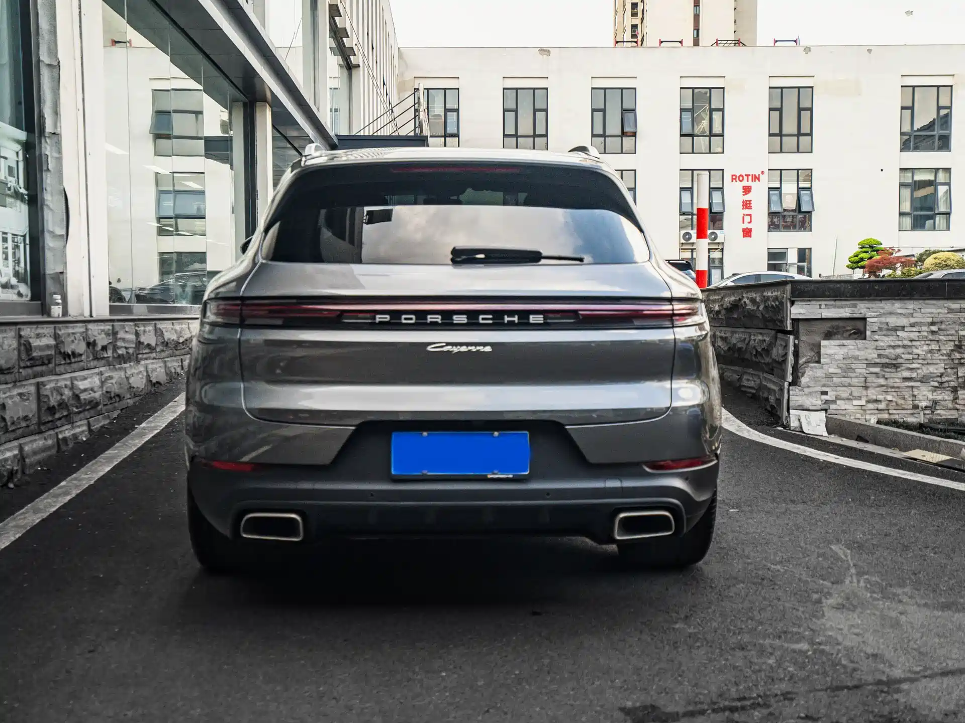 صورة 10 - Porsche Cayenne
