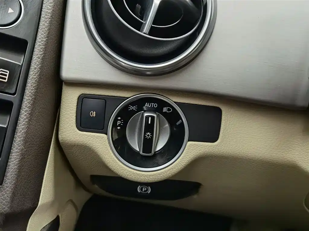 Mercedes-Benz GLK-Class 2015 GLK 300 4MATIC Fashion Ultimate Edition фото 21