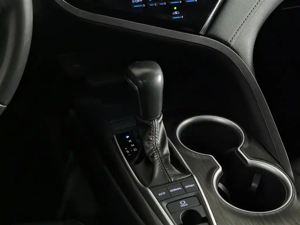 Toyota Camry 2023 2.5G Luxury Edition фото 13