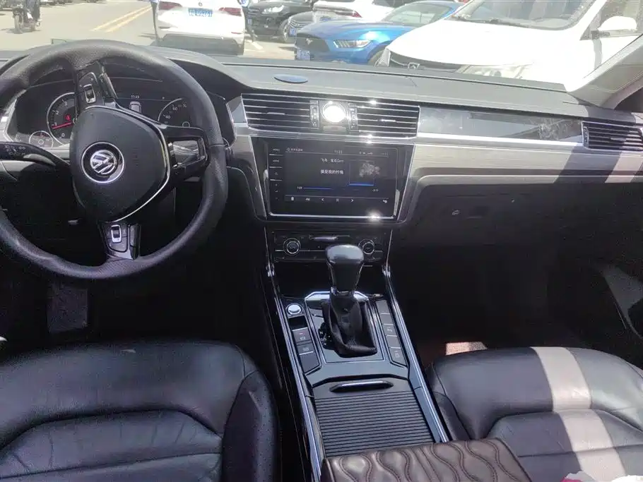 Volkswagen Phideon 2018 Facelift 380TSI FWD Business фото 13