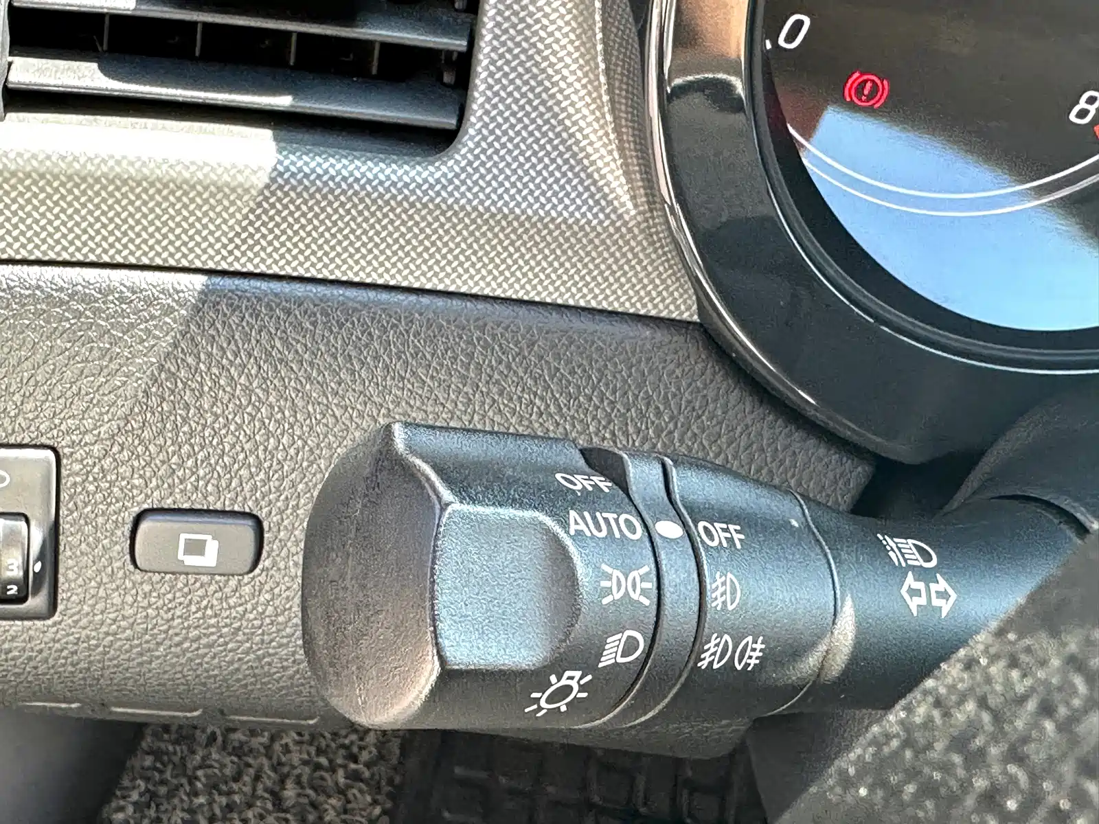 Photo 15 - Nissan Tiida