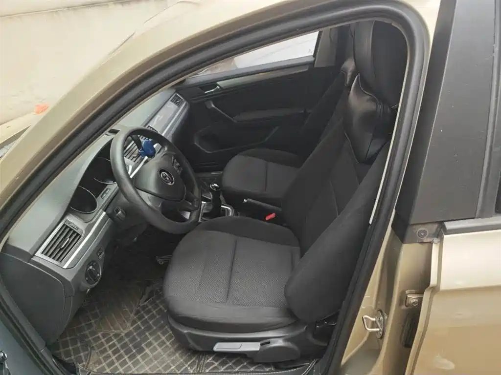 Volkswagen Bora 2018 1.5L Manual Fashion фото 12