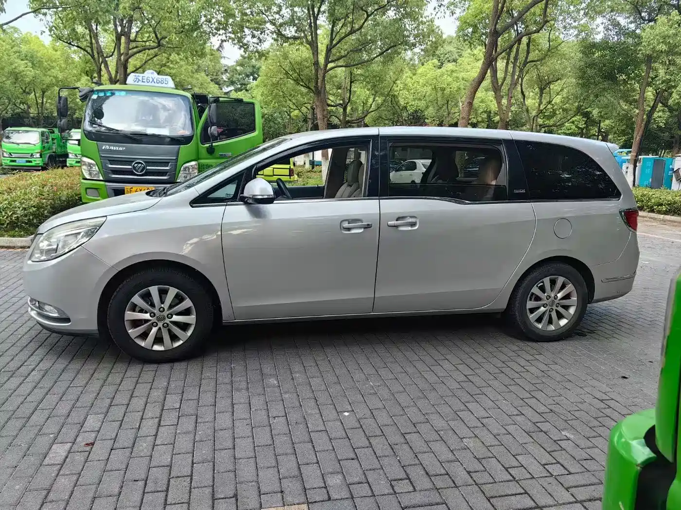 Buick GL8 2011 2.4L CT Luxury Business Comfort Edition фото 9