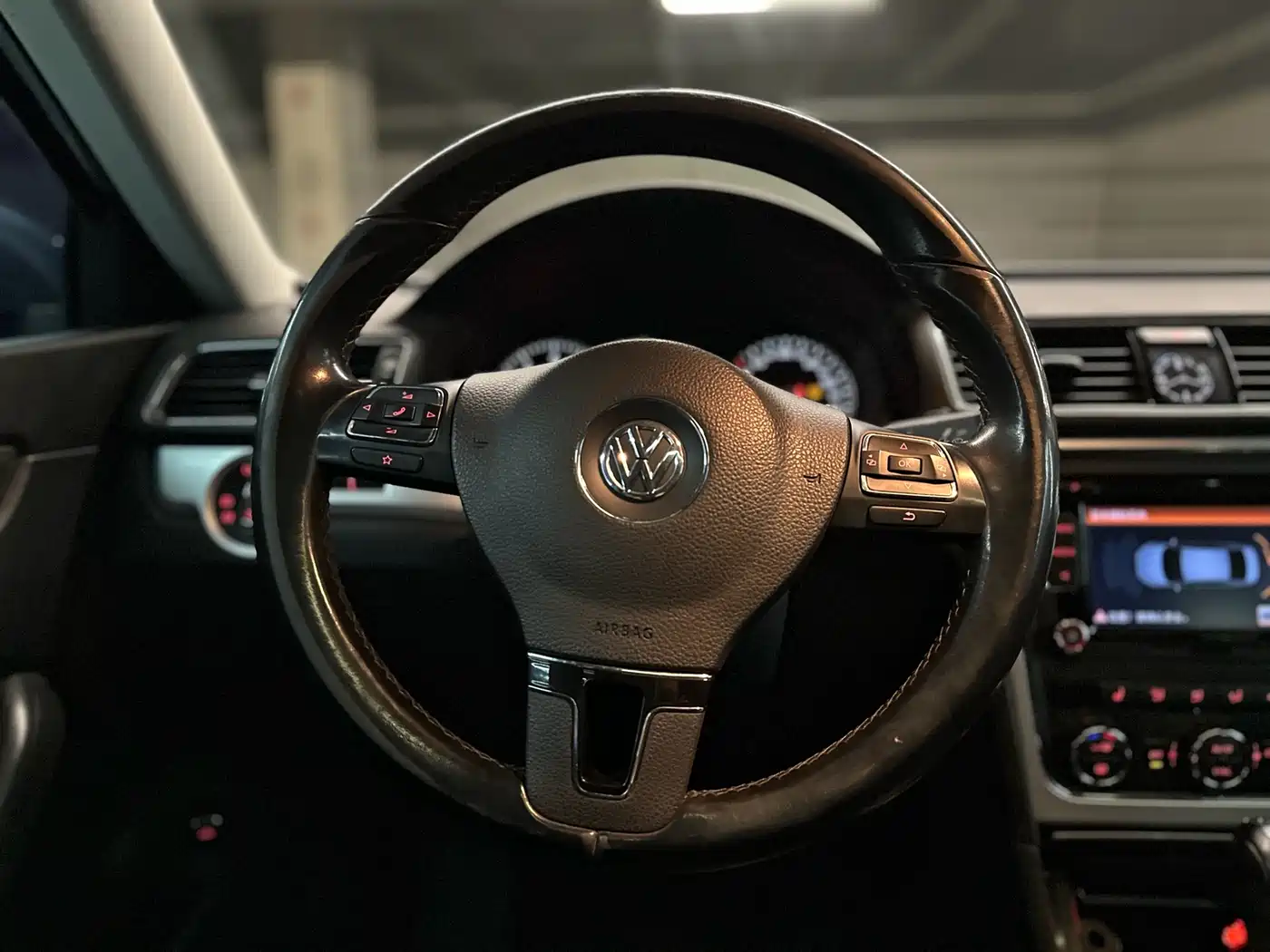 Volkswagen Passat 2014 1.8TSI DSG Executive Edition фото 19