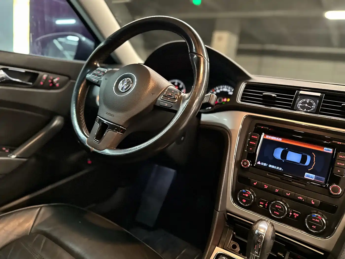 Volkswagen Passat 2014 1.8TSI DSG Executive Edition фото 24