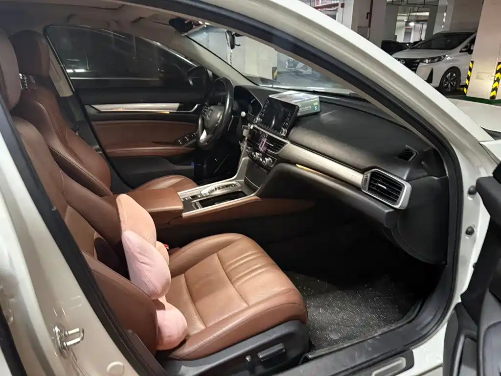 Photo 3 - Honda Inspire