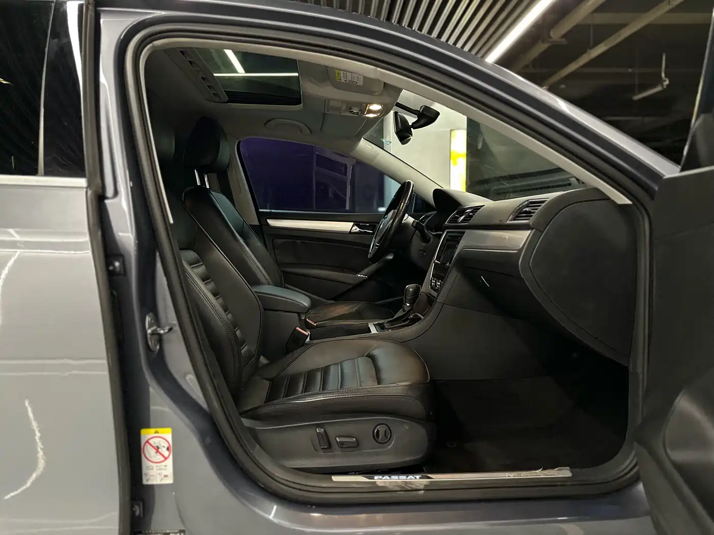 Volkswagen Passat 2014 1.8TSI DSG Executive Edition фото 21