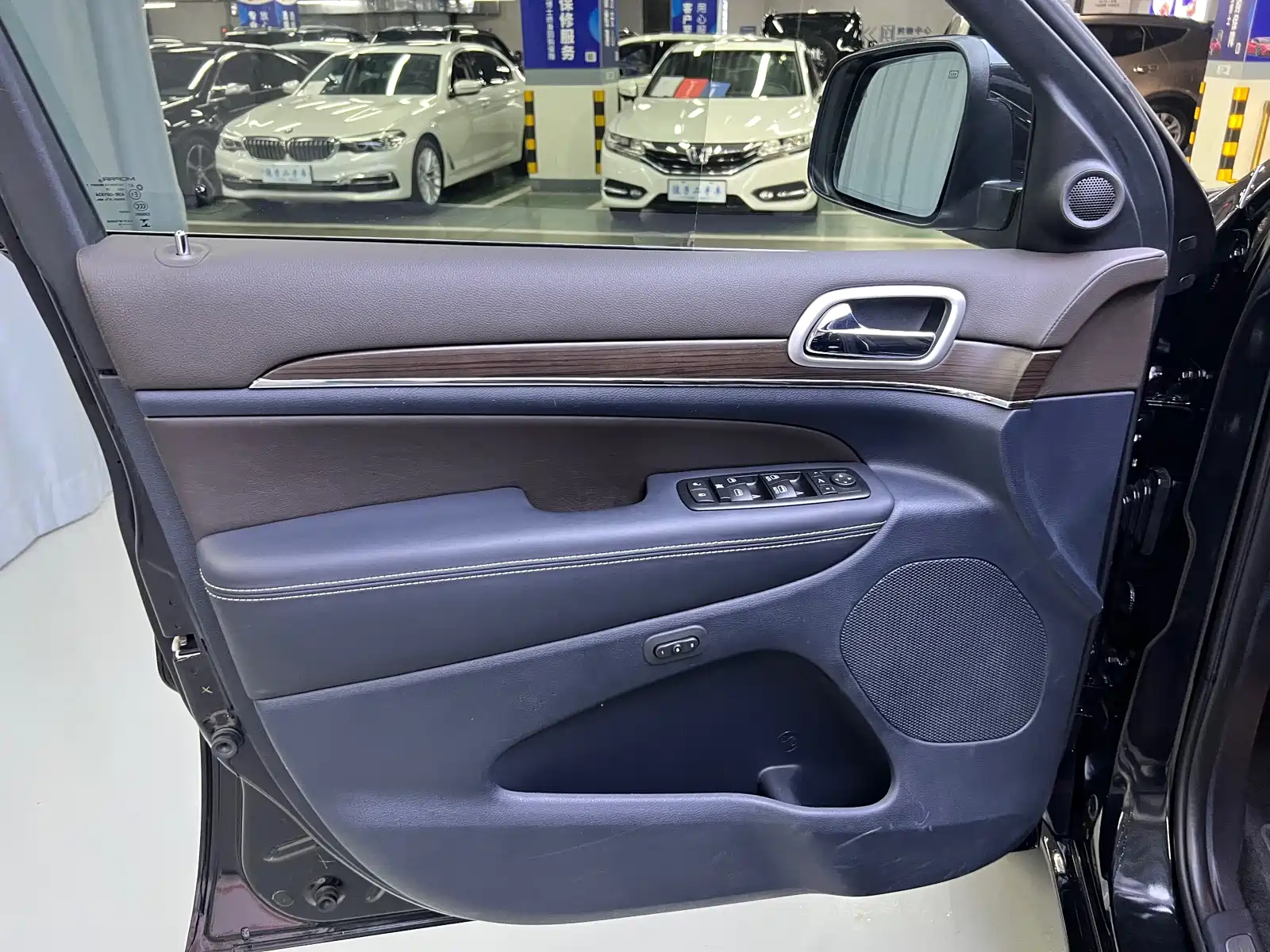 Фото 10 - Jeep Grand Cherokee (Import)