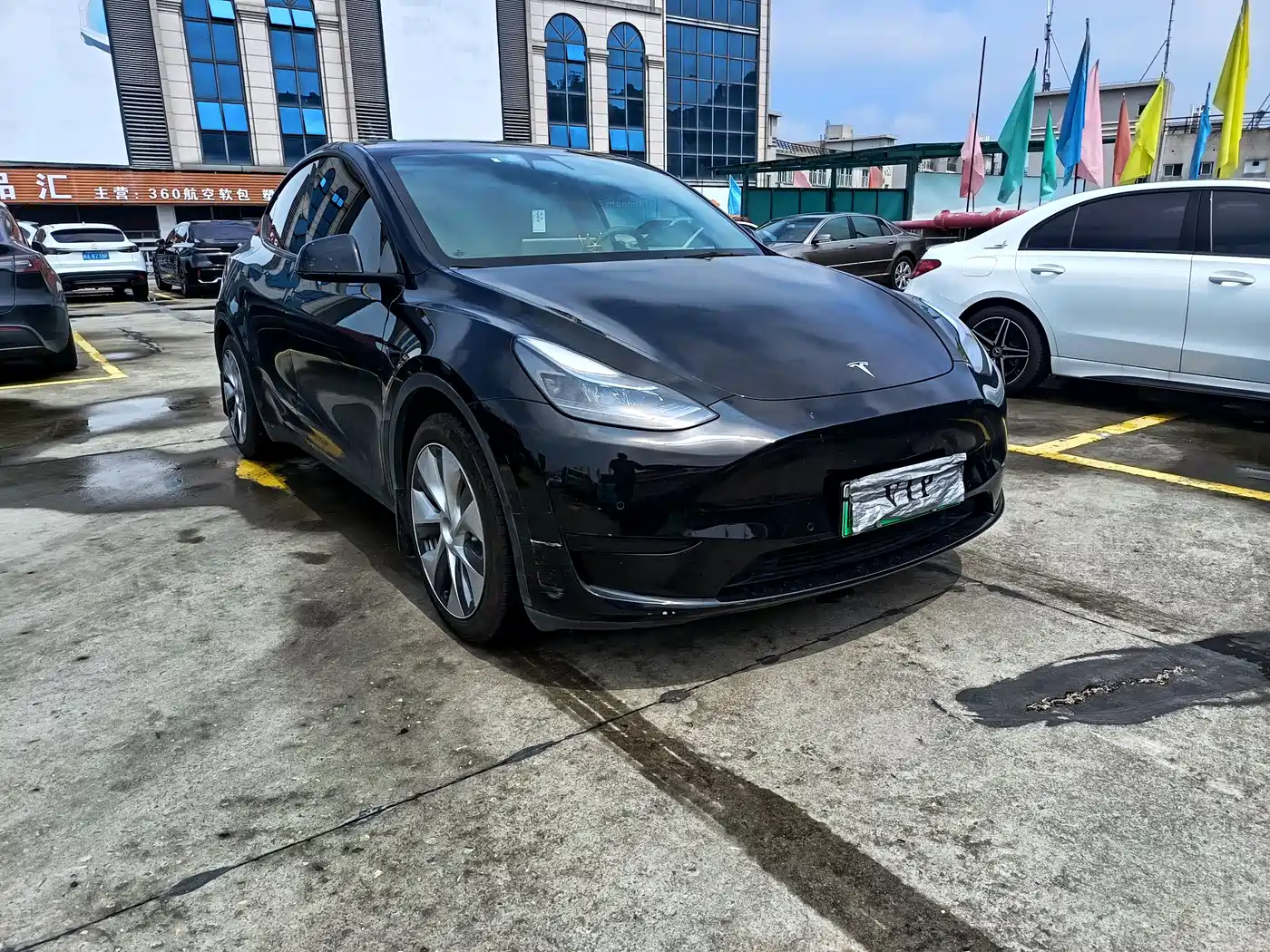 TESLA MODEL Y