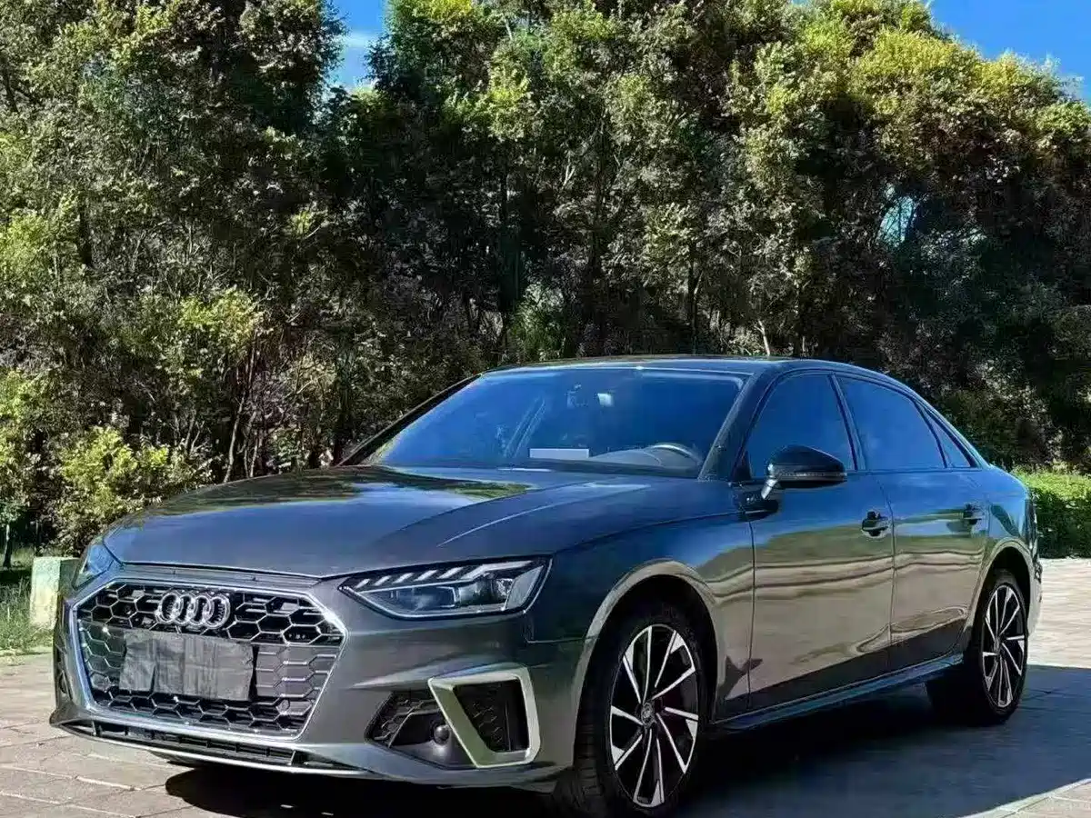 Photo 1 - Audi A4L