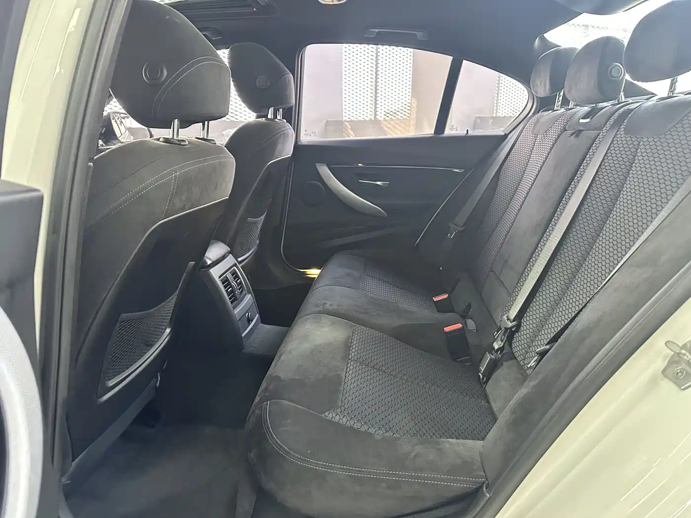 BMW 3 Series 2017 320i M Sport фото 8