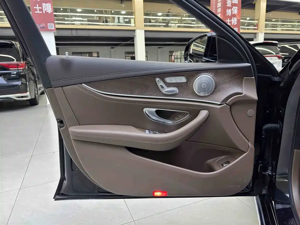 Mercedes-Benz E-Class 2022 Second Facelift E 300 L Luxury фото 14