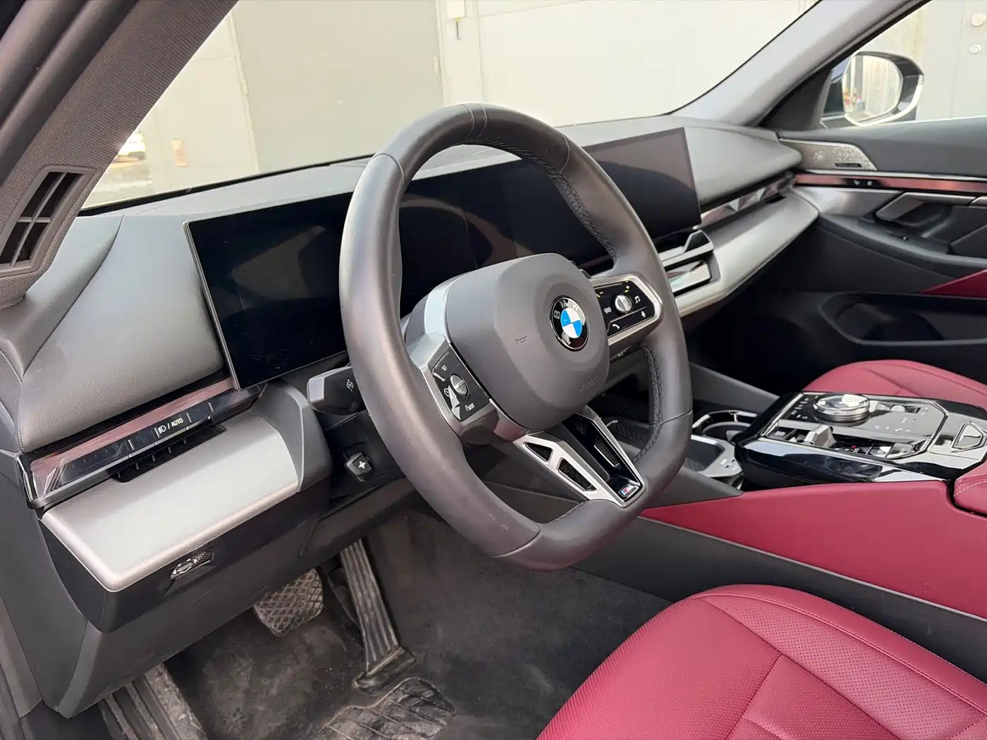 BMW 5 Series 2025 530Li Leading M Sport Package фото 3