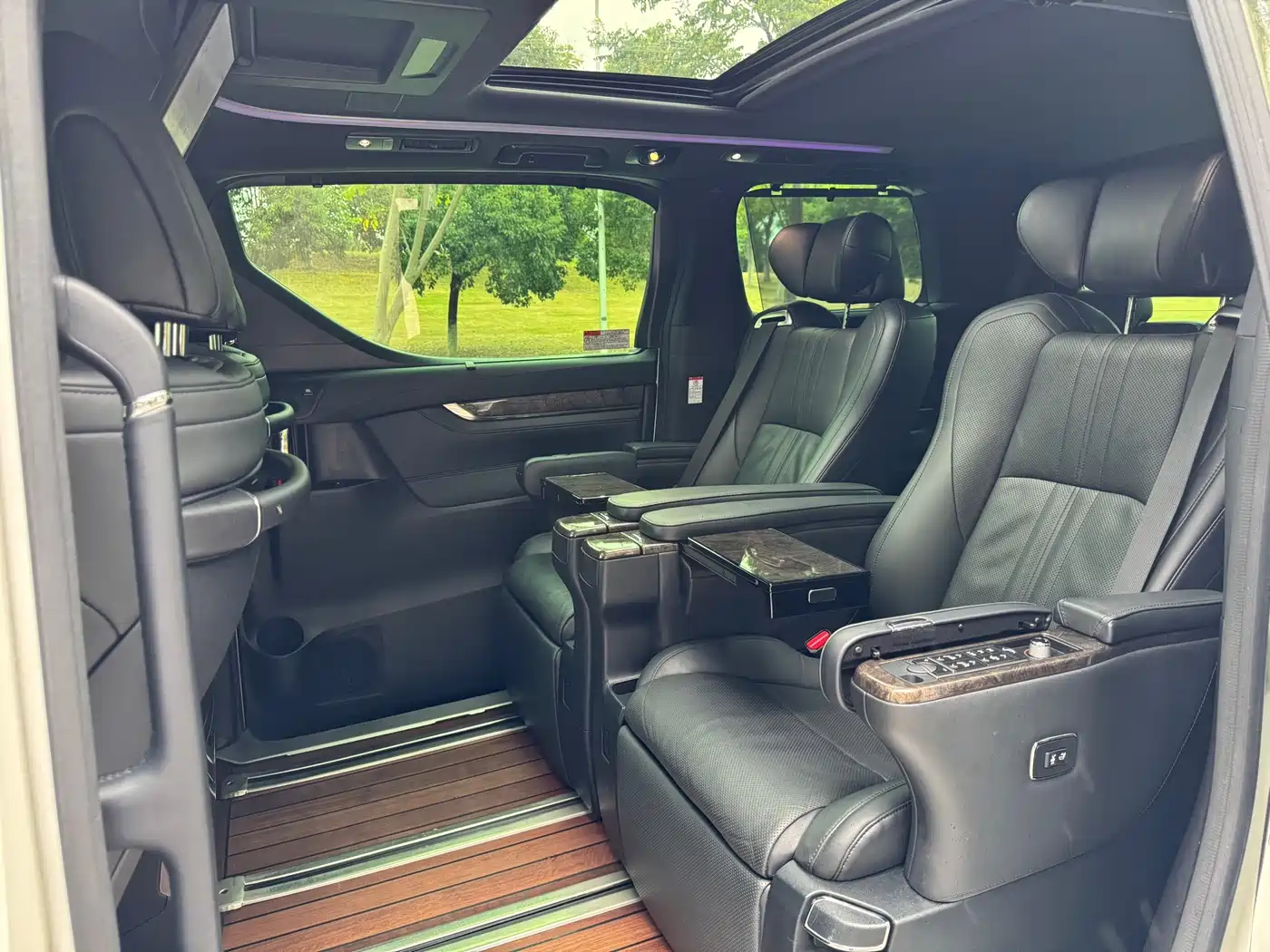 Toyota Vellfire 2021 2020 Twin Engine 2.5L HV Premium Edition