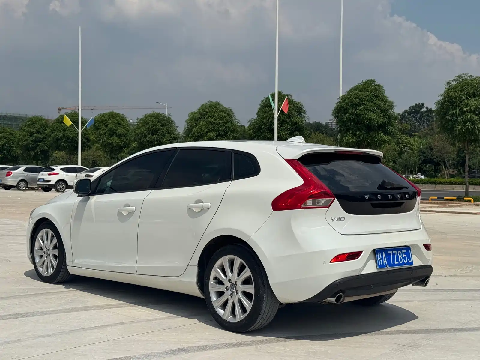 Фото 7 - Volvo V40
