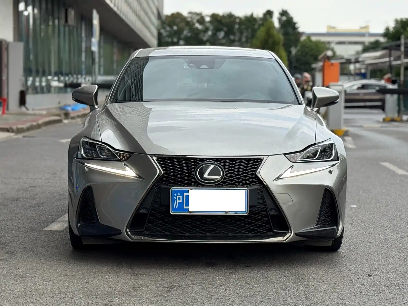Фото 2 - Lexus IS
