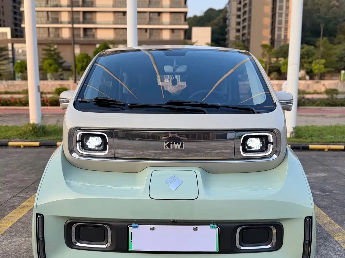Photo 2 - Baojun KiWi EV