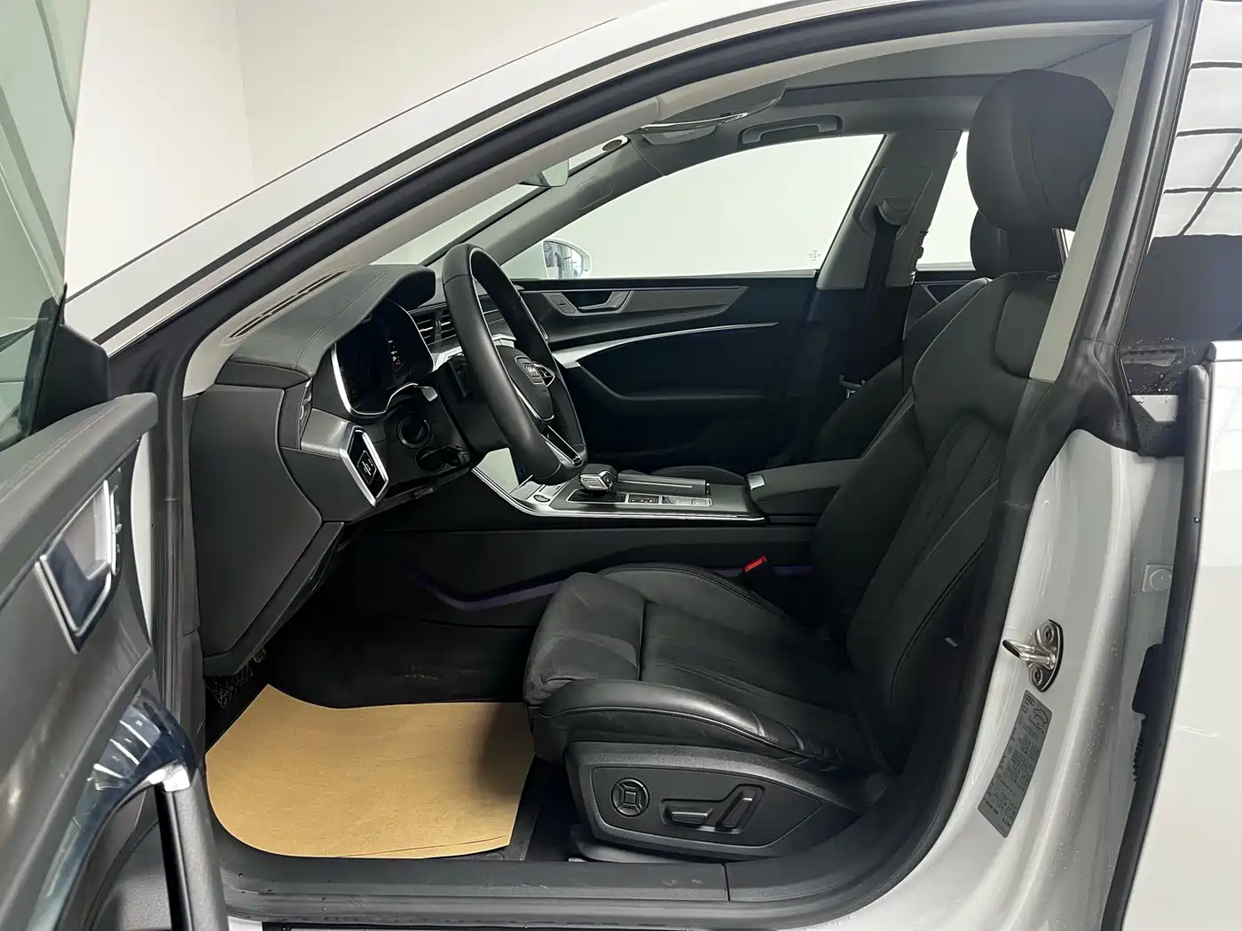 Audi A7 2023 Model 45 TFSI Premium Selection Edition фото 17