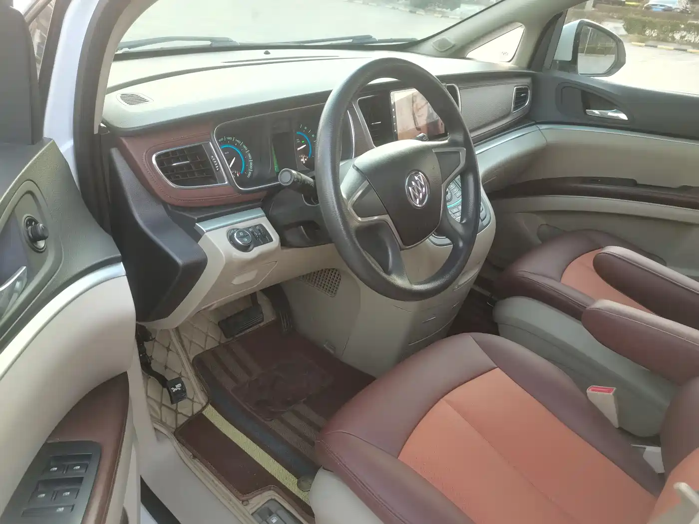 Buick GL8 2014 2.4L CT Luxury Business Comfort фото 22