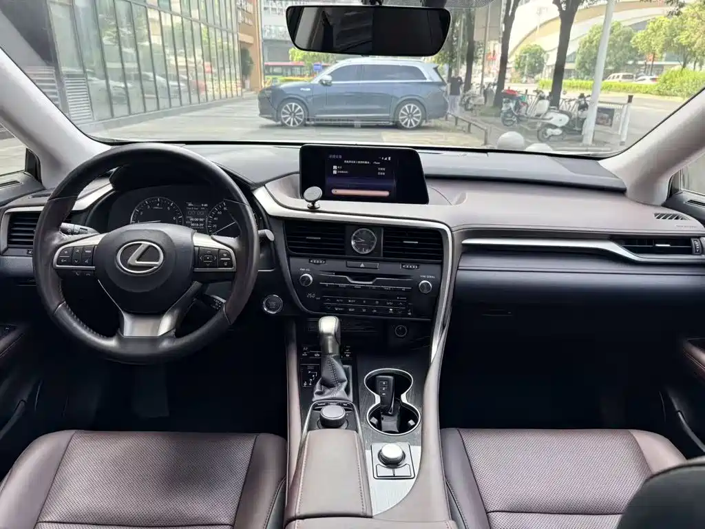 Photo 19 - Lexus RX