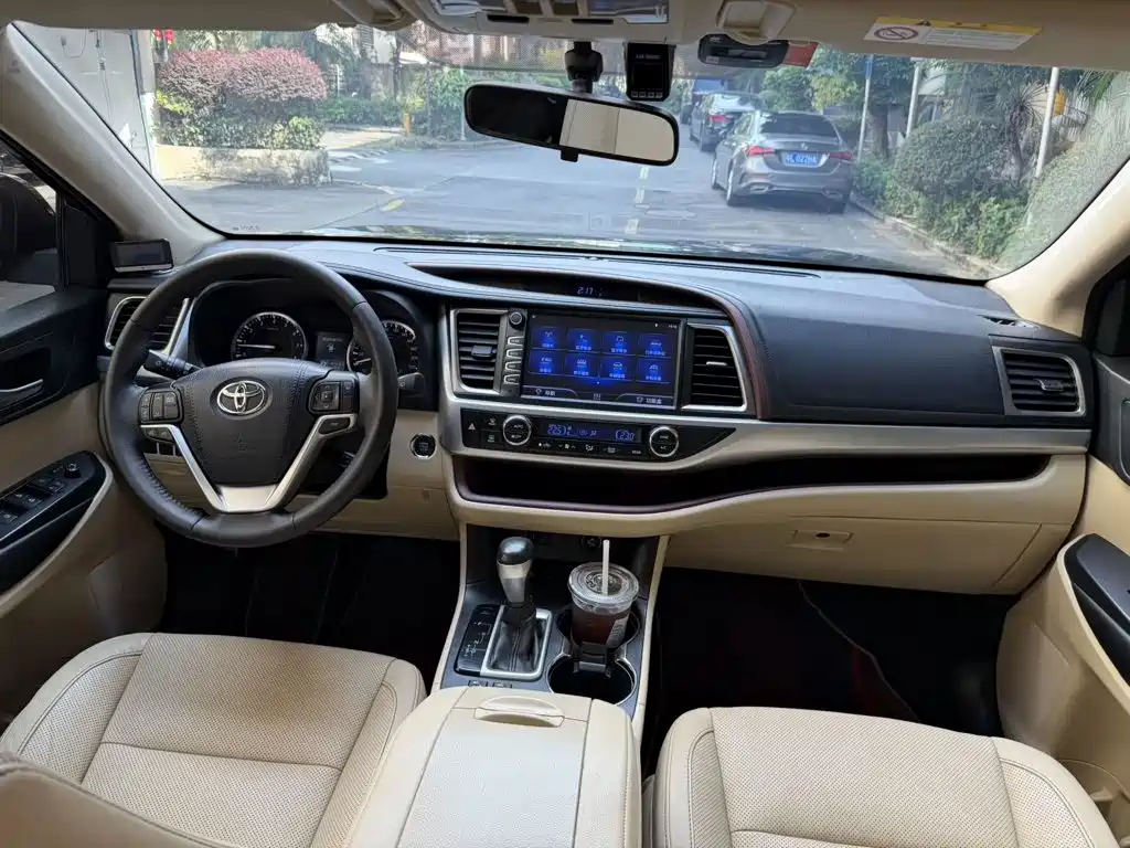 صورة 9 - Toyota Highlander