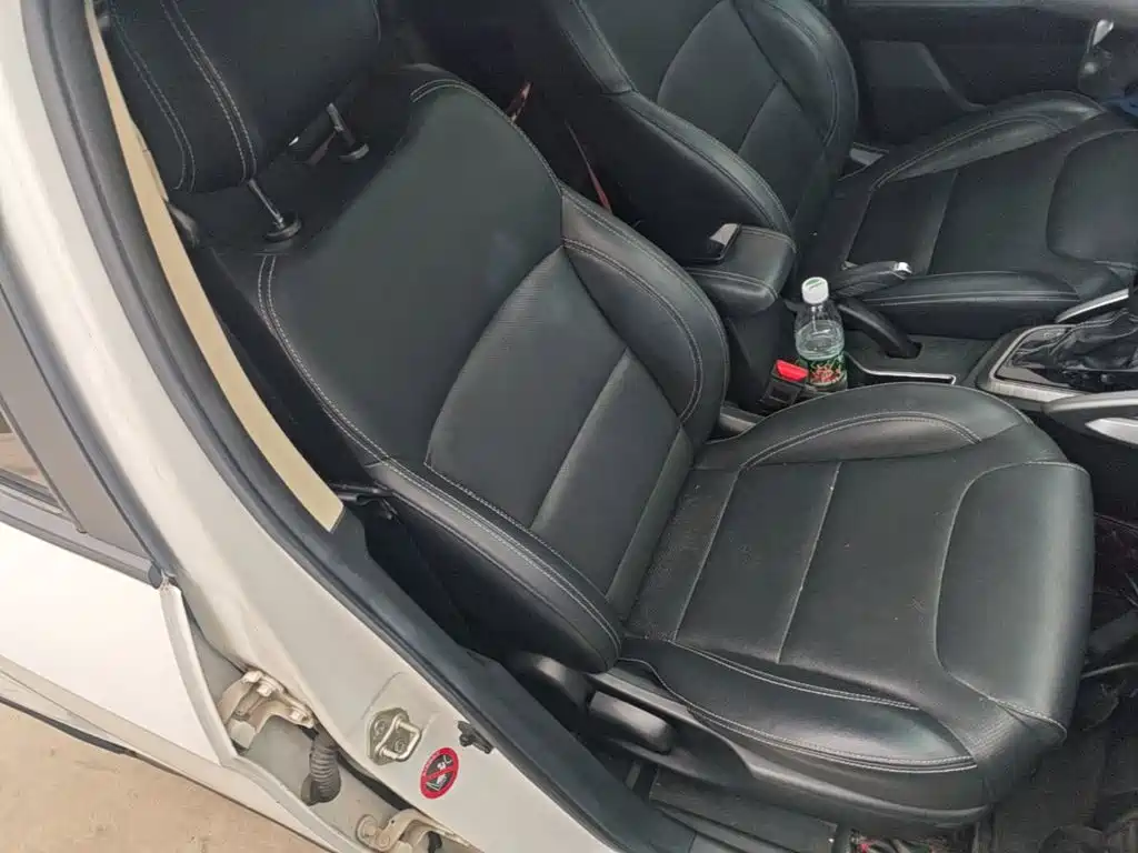 Фото 25 - Geely Vision X3