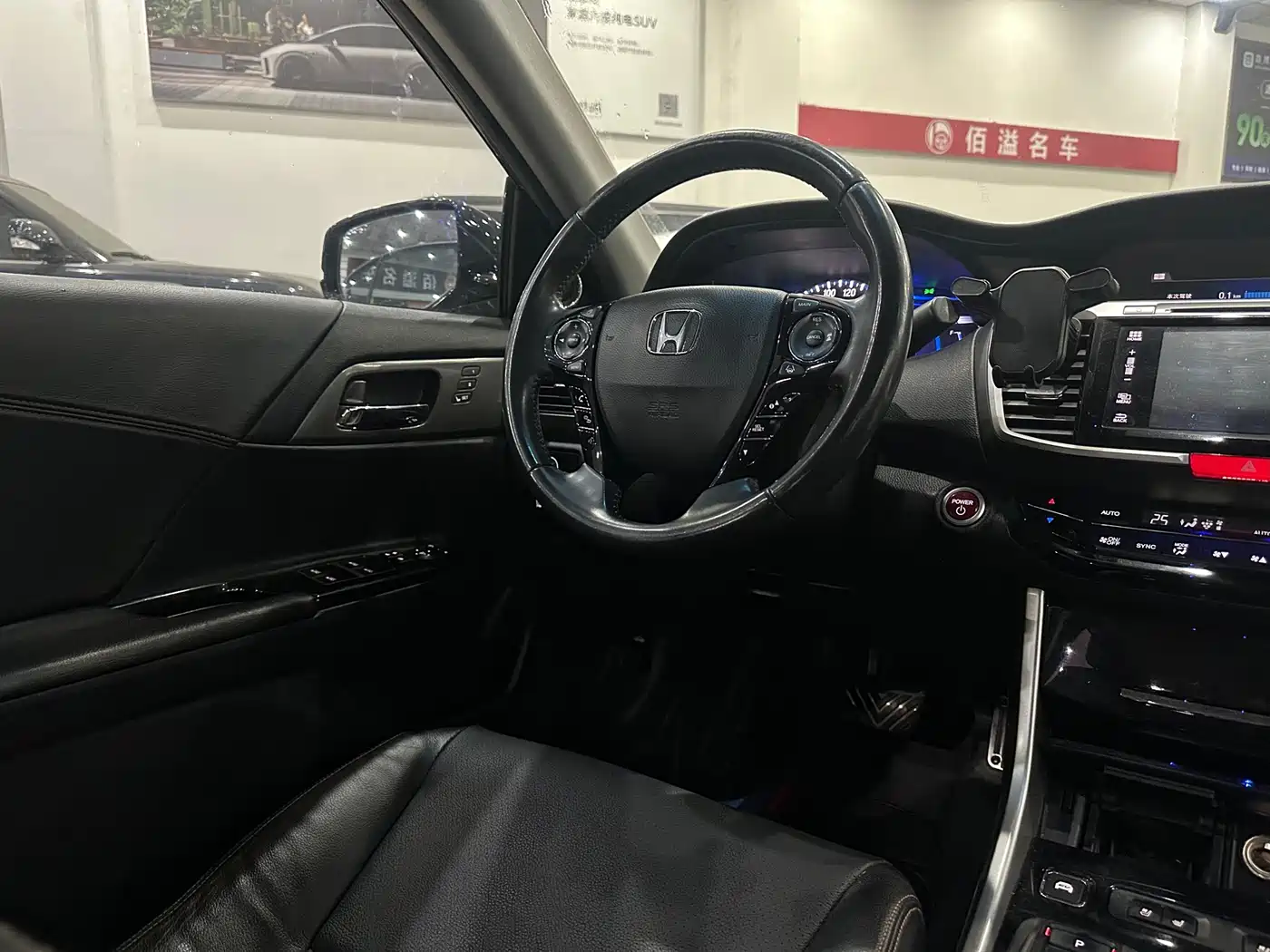 Фото 16 - Honda Accord