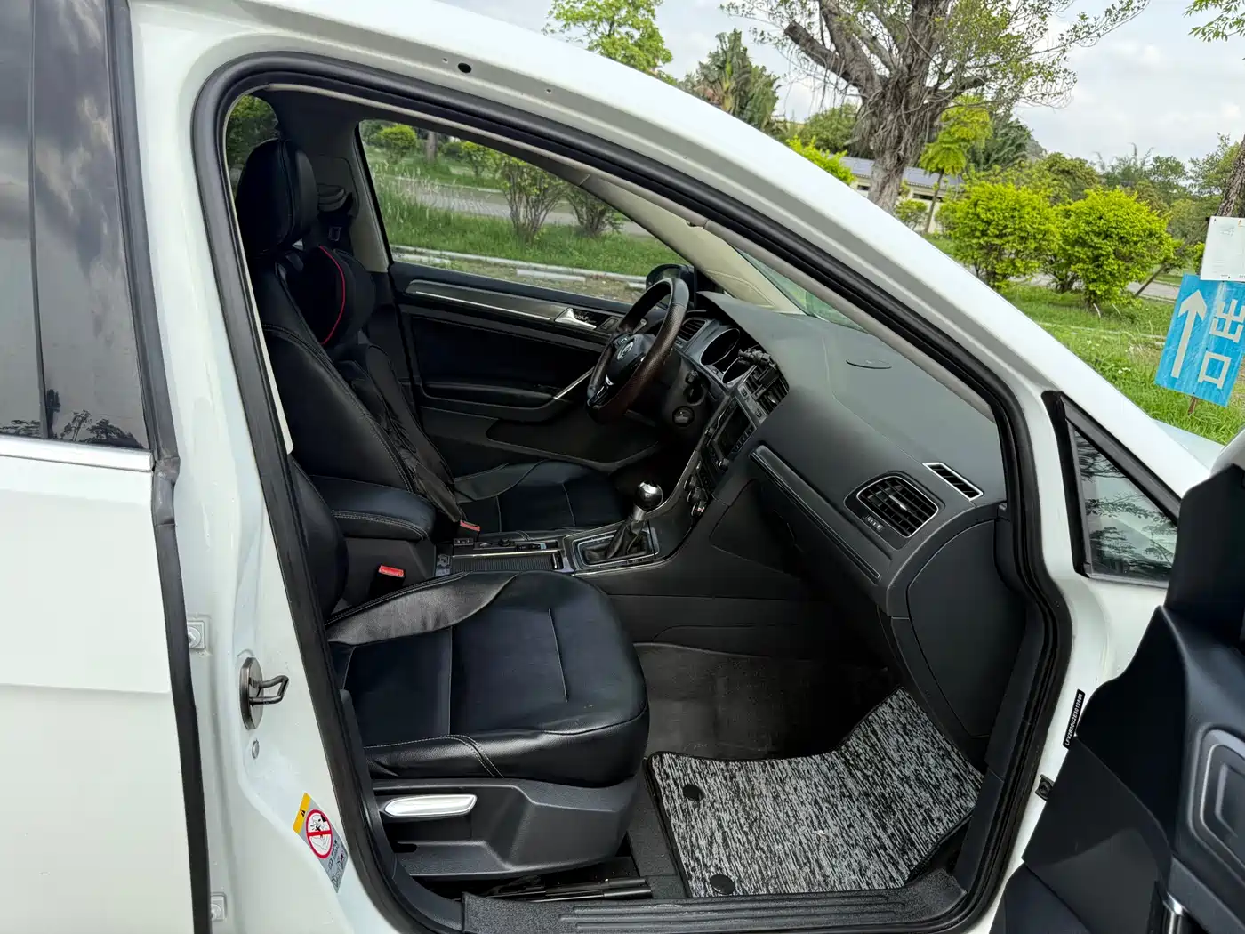 Volkswagen Golf 2014 1.6L Automatic Comfort фото 16