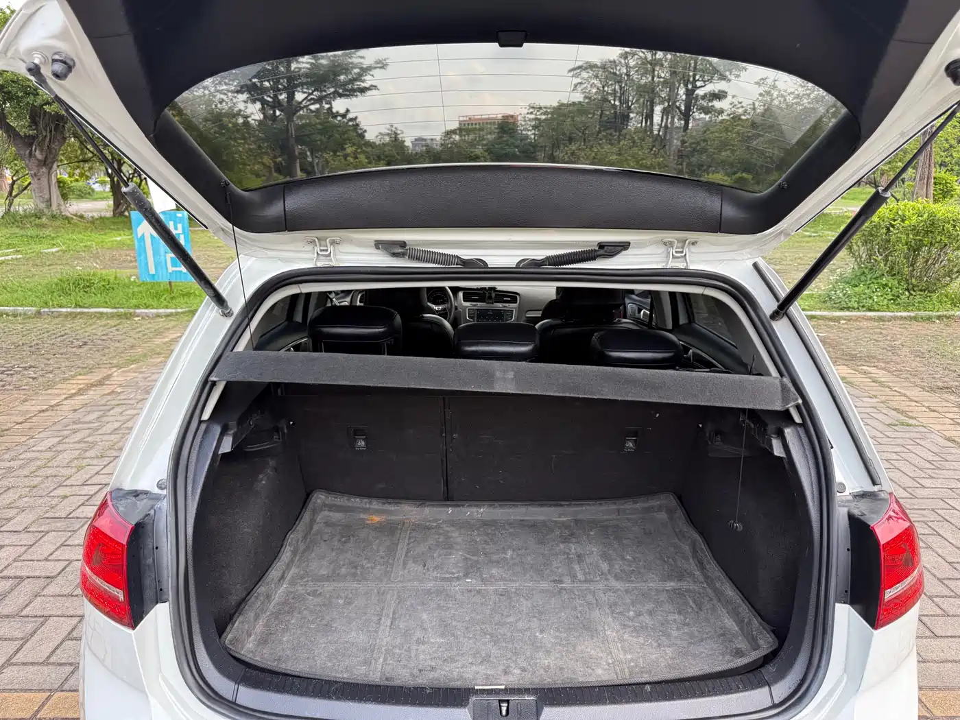 Volkswagen Golf 2014 1.6L Automatic Comfort фото 10
