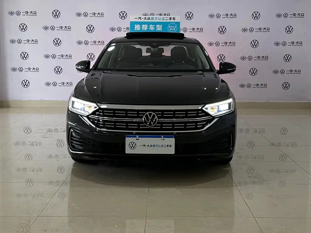 Photo 2 - Volkswagen Sagitar
