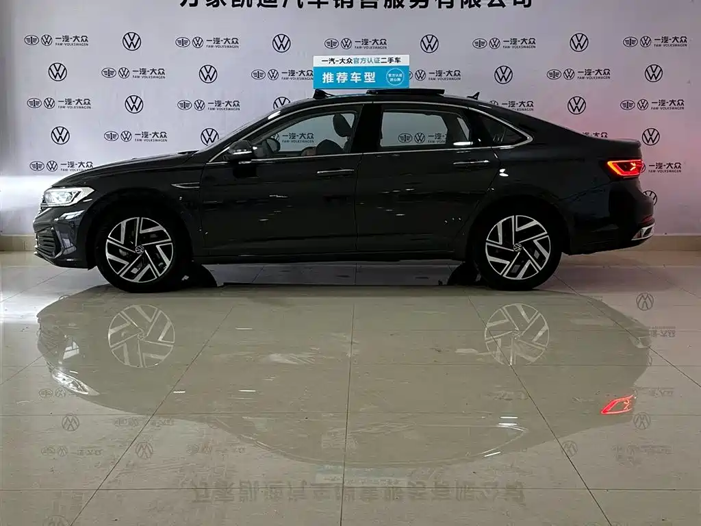 Photo 3 - Volkswagen Sagitar