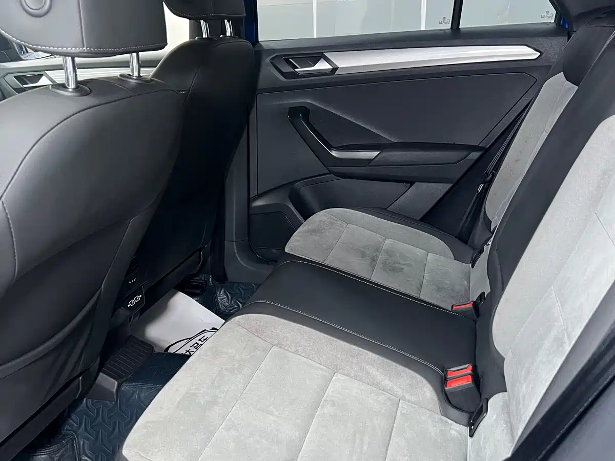 VOLKSWAGEN T ROC EXPLORING SONGS