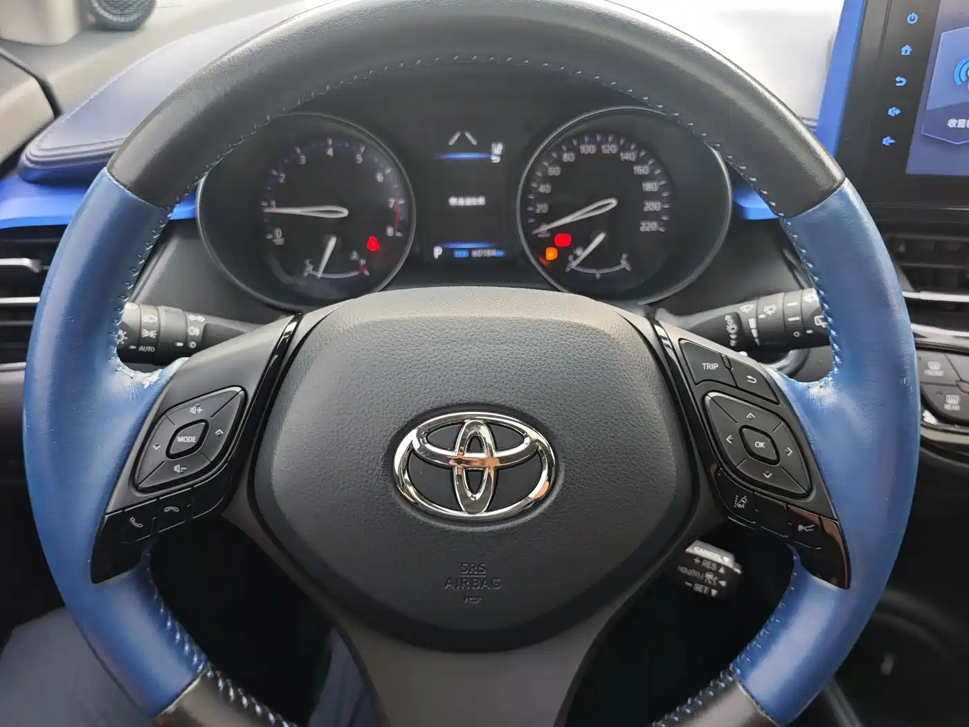 Toyota C-HR 2021 2.0L Luxury Edition фото 6