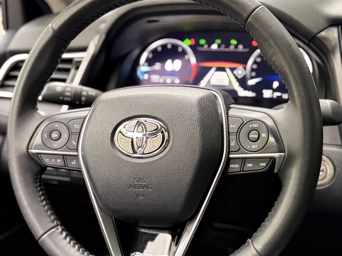 Toyota Camry 2023 2.5G Luxury Edition фото 17