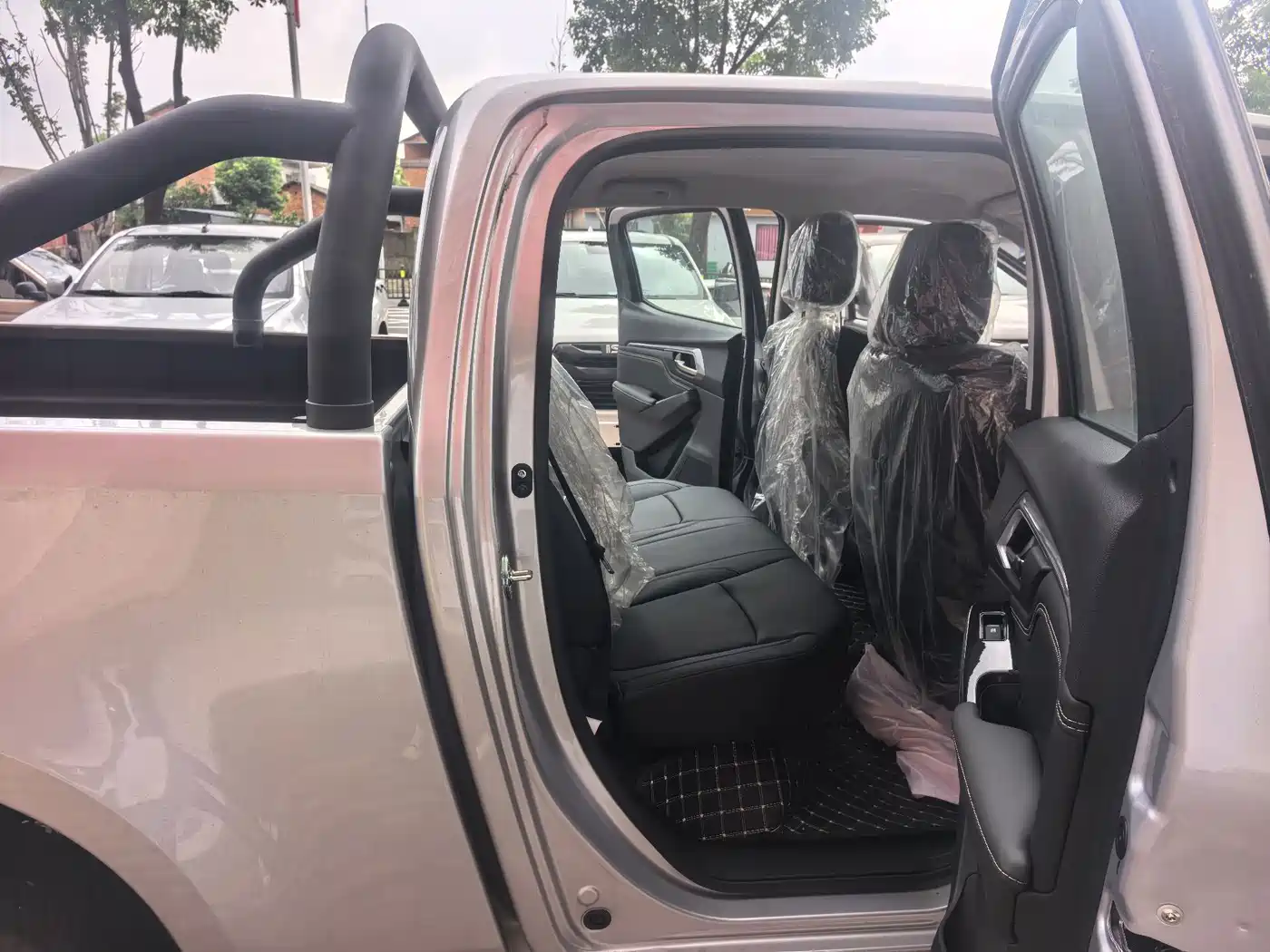 Isuzu Lingtuo 2026 2023 2.5T Automatic 2WD Diesel Navigation Long Chassis