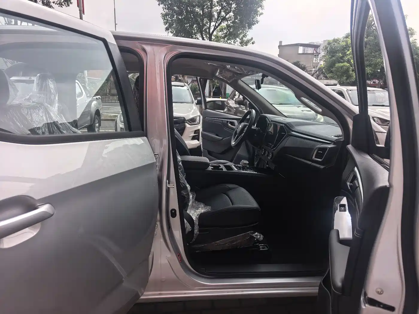 Isuzu Lingtuo 2026 2023 2.5T Automatic 2WD Diesel Navigation Long Chassis