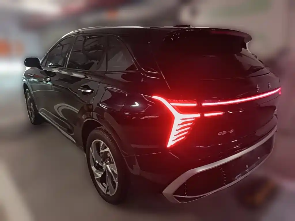 Фото 7 - Hongqi HS3 PHEV