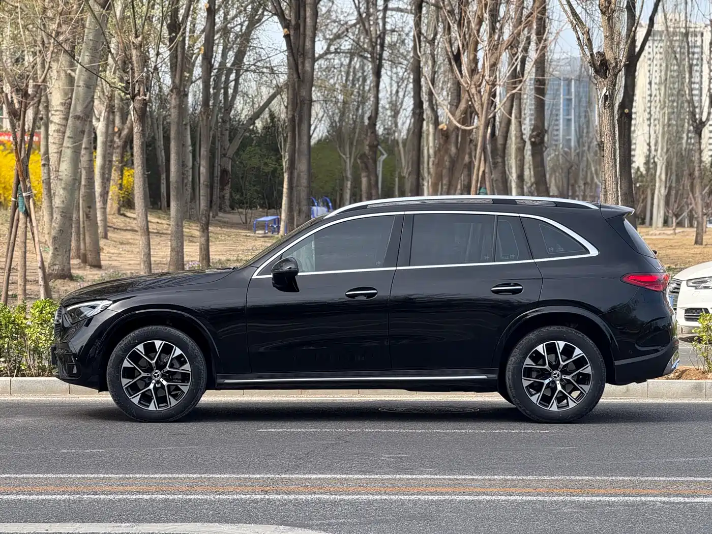 Mercedes-Benz GLC 2024 GLC 260 L 4MATIC Luxury 5-seater фото 3