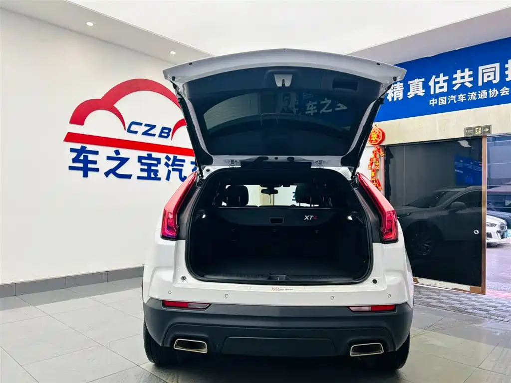 CADILLAC XT4