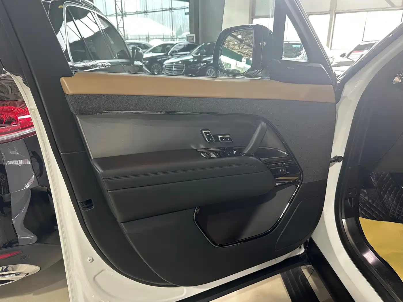 Land Rover Range Rover Sport 2024 400PS Dynamic SE фото 7