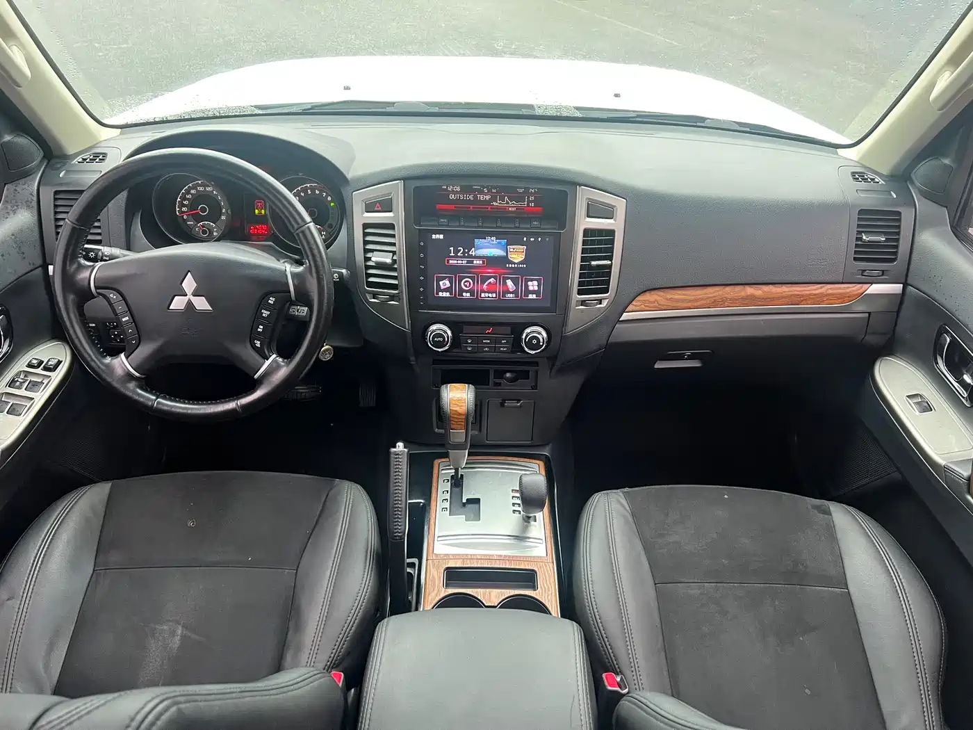 Mitsubishi Pajero (Import) 2018 3.0L Automatic Standard Edition фото 12