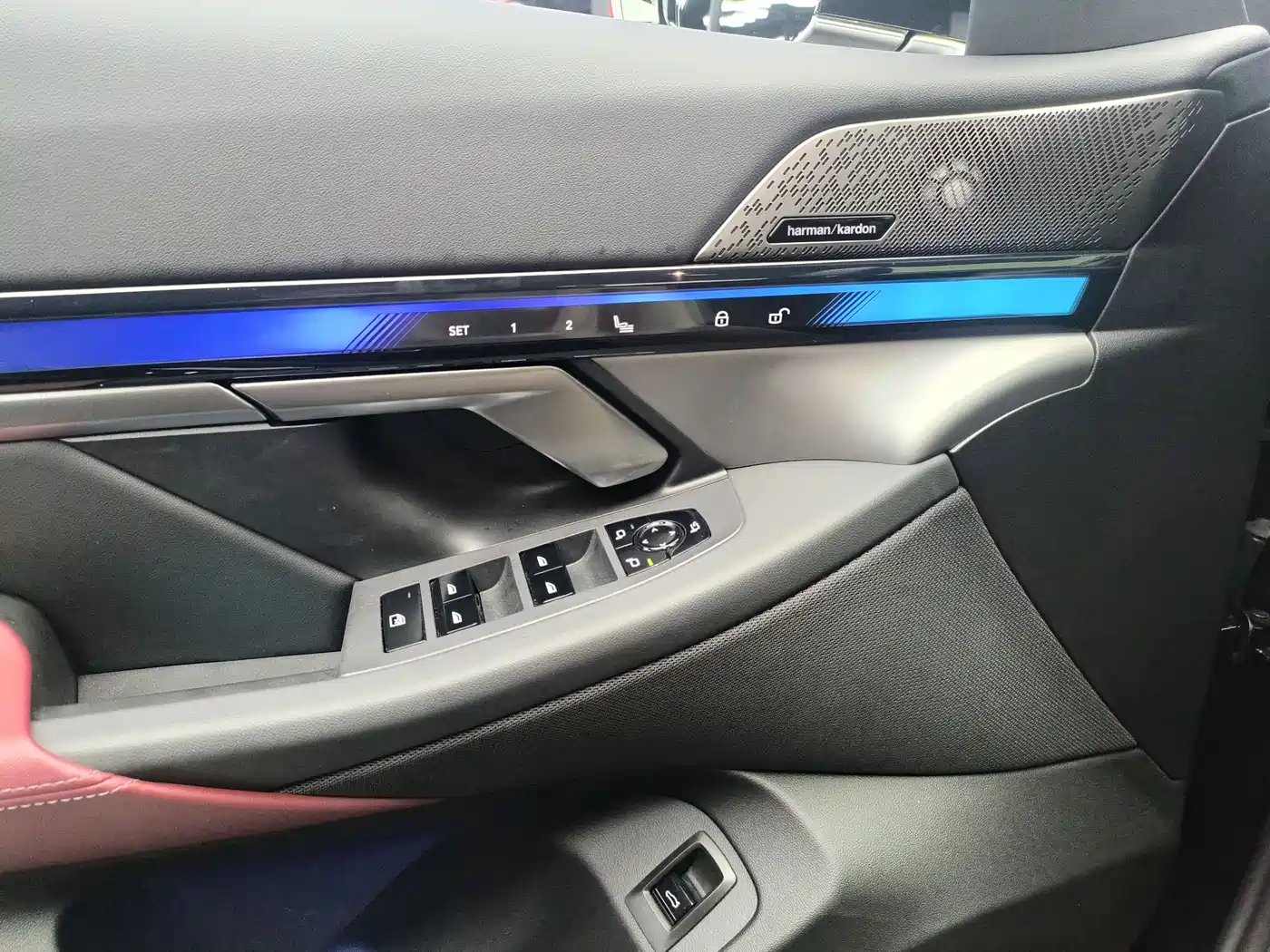 BMW 5 Series 2024 530Li Leading M Sport Package фото 10