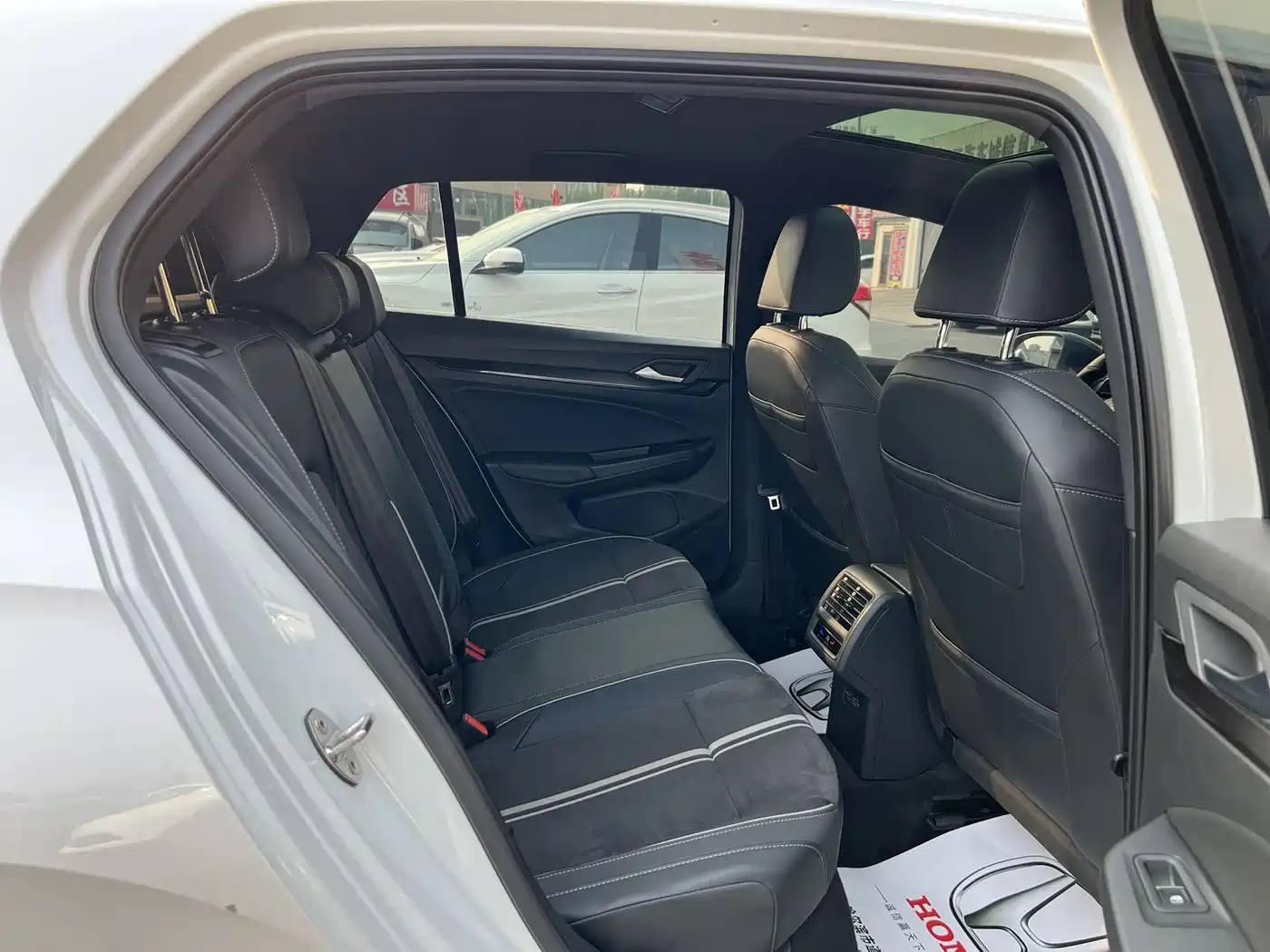 Volkswagen Golf 2023 280TSI DSG R-Line Lite фото 10