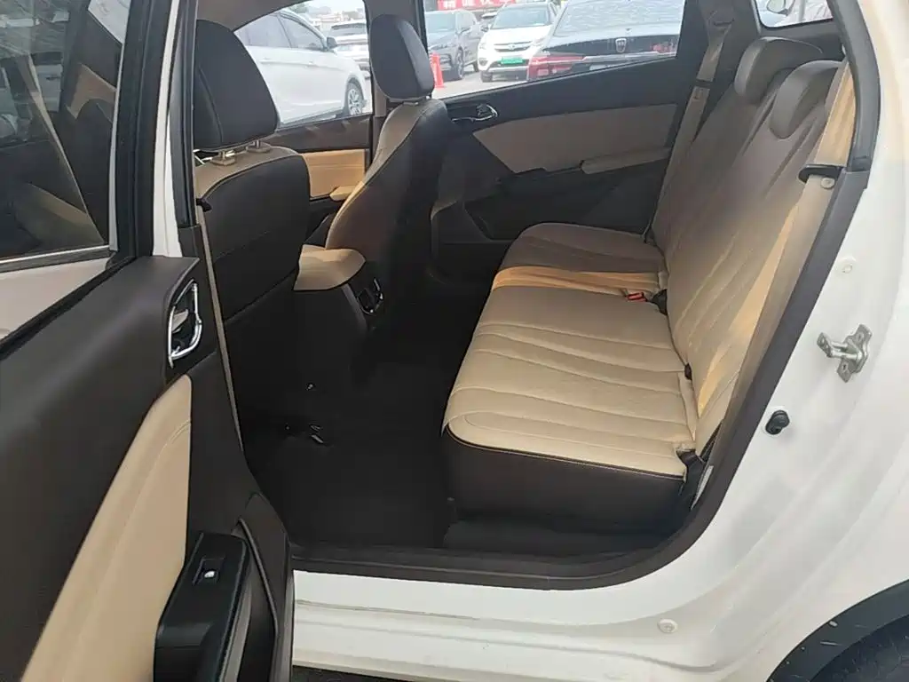 Baojun 310W 2017 2017 1.5L Manual Fashion Edition (China V)