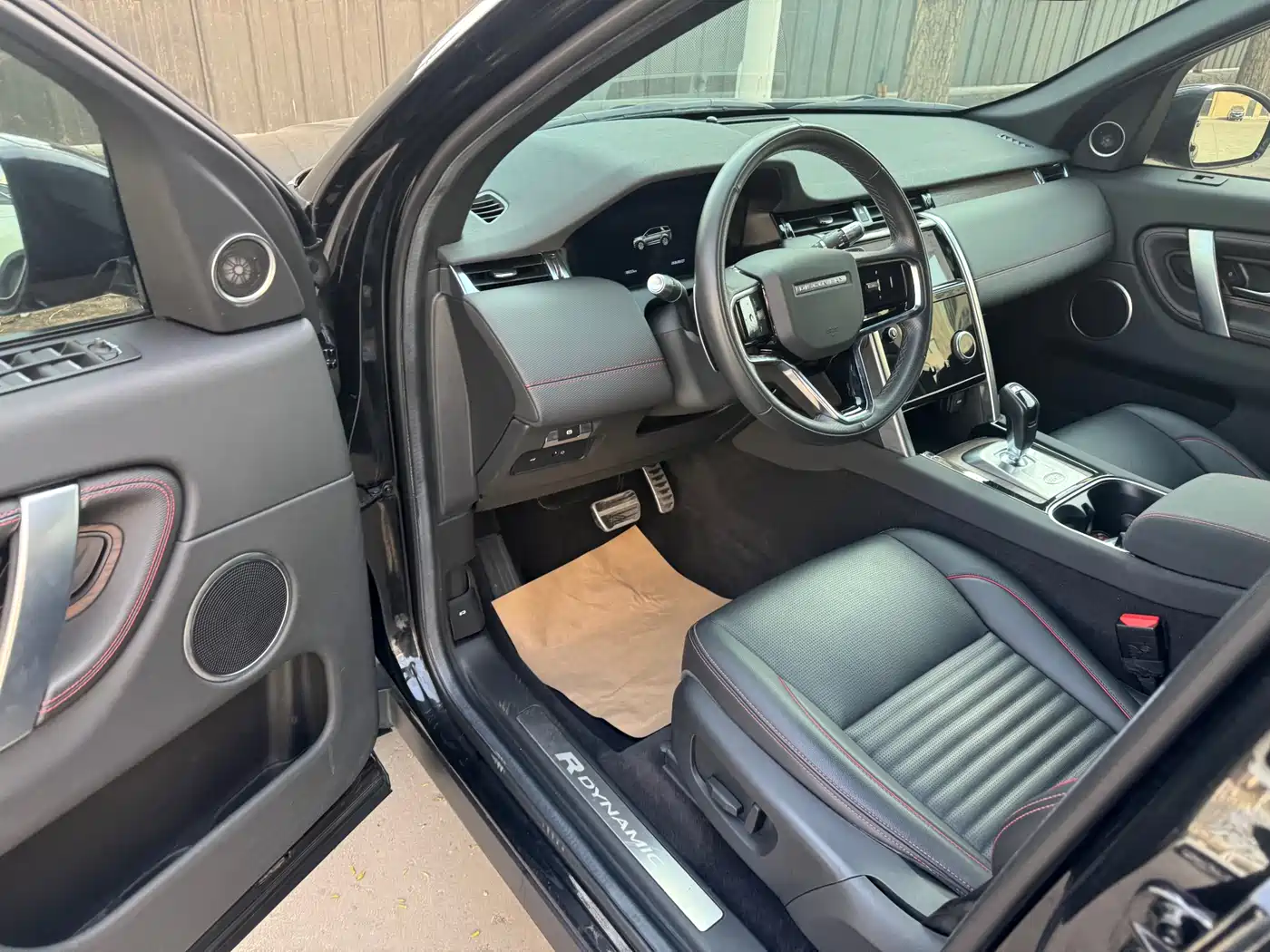 Land Rover Discovery Sport 2022 Model 249PS R-Dynamic S Performance Edition 5-Seater фото 5