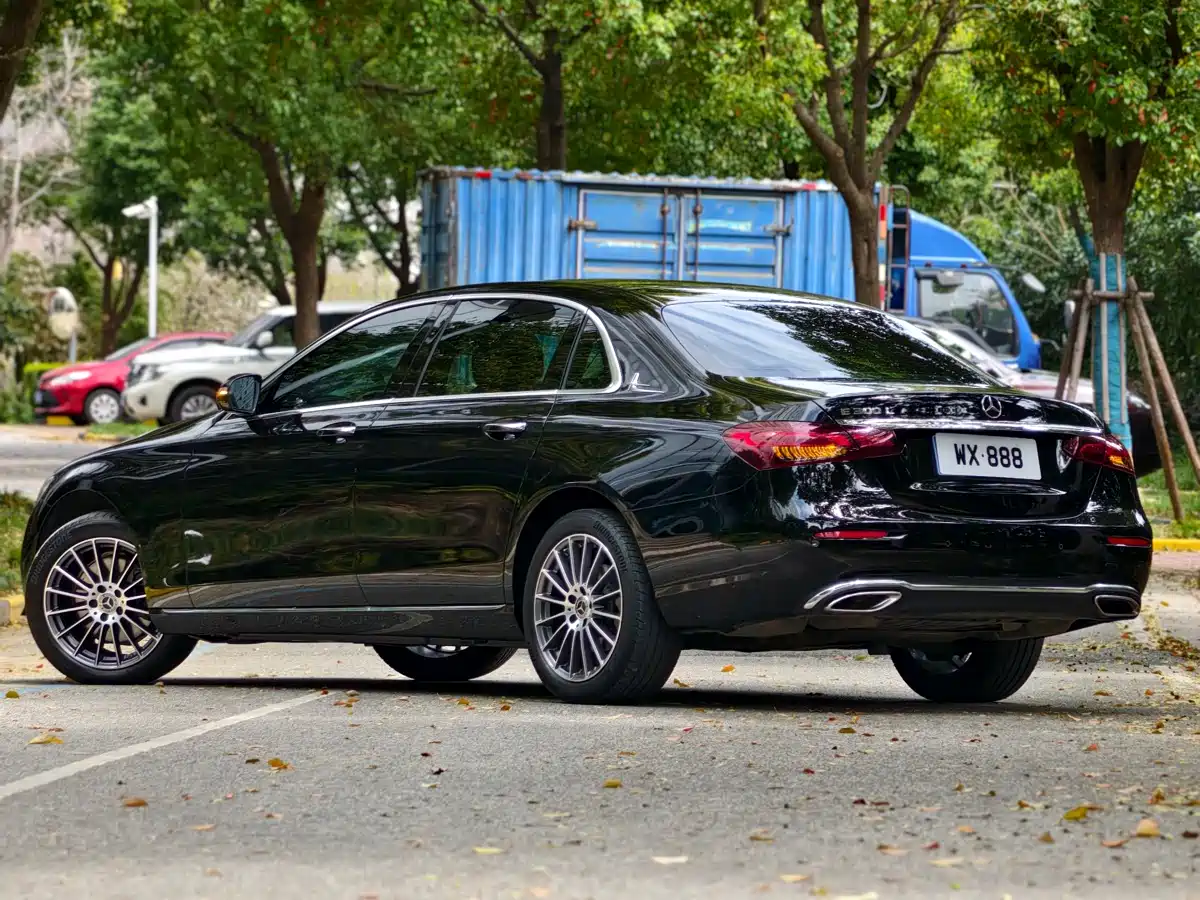 MERCEDES-BENZ E CLASS