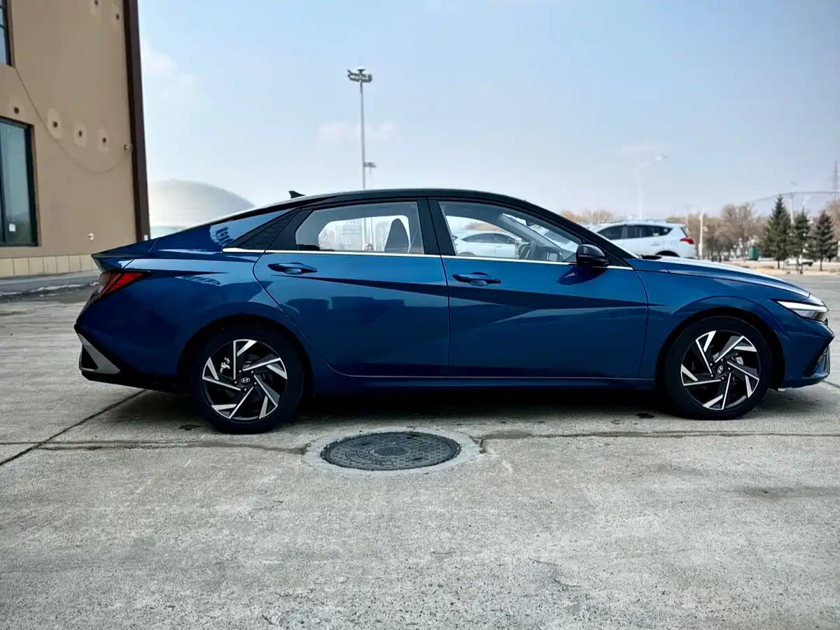 Hyundai Elantra 2023 1.5L CVT TOP Flagship Edition фото 7